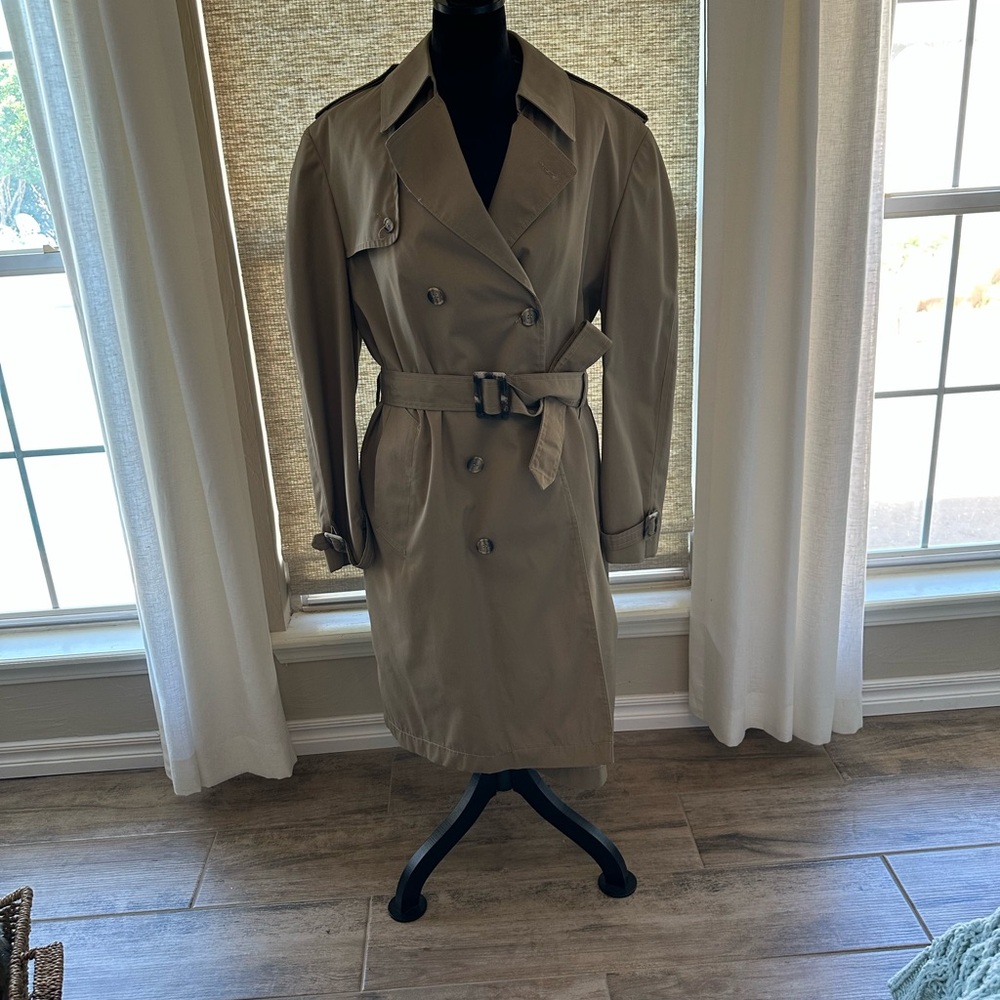 Timeless Tan Trench Coat with Belted Waist